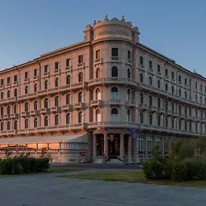 Отель Grand Principe Di Piemonte, Виареджо